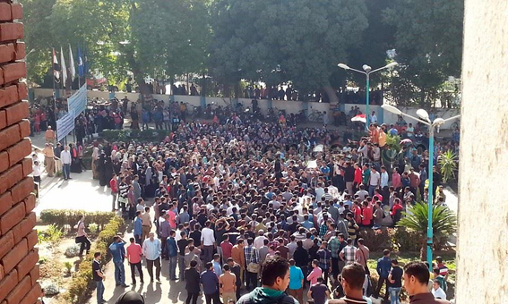 مظاهرات -حاشدة في- جامعة -سوهاج- للمطالبة بإقالة -رئيس -جامعة - الاخوان - مظاهرات (2)