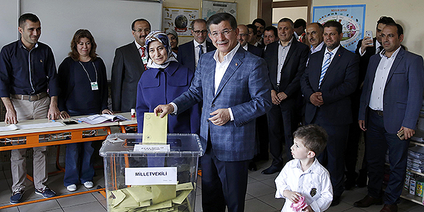 اقبال كبير على صناديق الاقتراع فى الانتخابات البرلمانية التركية