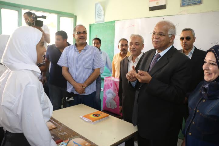 محافظ القاهرة يطمئن على سير العملية التعليمية بالمدارس 1