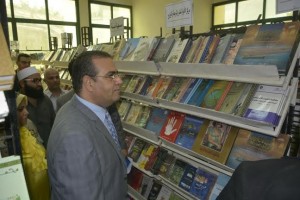 اقبال جماهيرى خلال افتتاح معرض جامعة المنصورة الخامس للكتاب8