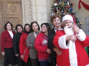 الأسرة السعيدة تحتفل بالكريسماس بالكاتدرائية المرقسية بالإسكندرية 9