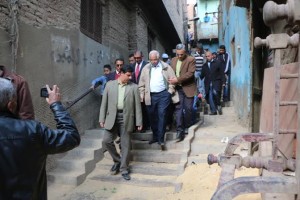 محافظ القاهرة يتفقد القافلة الطبية بعزبة خيرالله