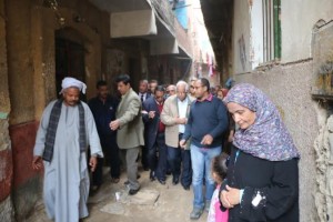 محافظ القاهرة يتفقد القافلة الطبية بعزبة خيرالله5