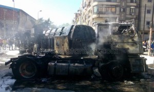 الإهمال بحي غرب  بالإسكندرية يؤدي إلي أنقلاب شاحنة محملة بالبنزين