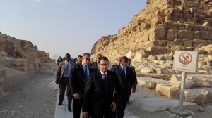رئيس توجو يزور  الأهرامات والمتحف المصري 1