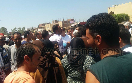 أهالى البكوات يقطعون طريق دمنهور - دسوق احتجاجا على انقطاع مياه الشرب (2)