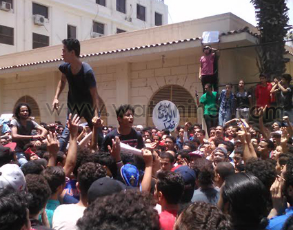 بالصور..احتجاج طلاب الثانوية العامة أمام وزارة التعليم (1)
