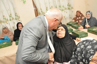 1 (2) محافظ بورسعيد يتناول الإفطار مع نزلاء دار المسنين في أول ايام عيد الفطر