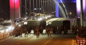 الحكومة التركية تلوح بإعدام الانقلابيين