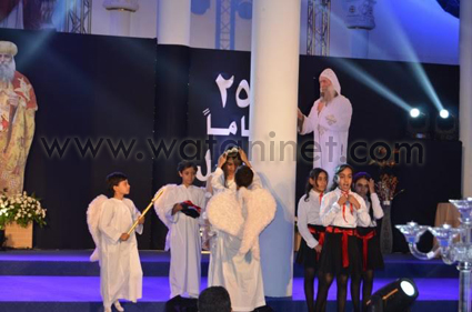 محافظ قنا يشهد الإحتفال باليوبيل الفضى للأنبا بيمن اسقف نقاده وقوص (3)