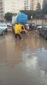 رئيس هيئة الصرف الصحي يتابع تصريف مياه الأمطار بغرب الإسكندرية