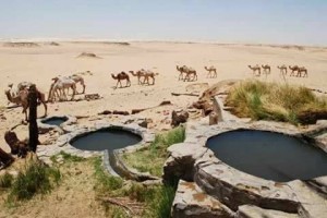 وهذه الصور لبئر مياه لاينضب وسط الصحراء البيضاء