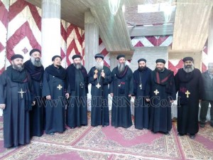 وفود رسمية وشعبية تهنئ الأنبا بيمن بالعيد في قوص