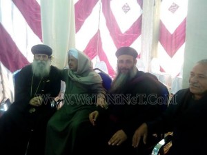 وفود رسمية وشعبية تهنئ الأنبا بيمن بالعيد في قوص3