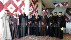 وفود رسمية وشعبية تهنئ الأنبا بيمن بالعيد في قوص9