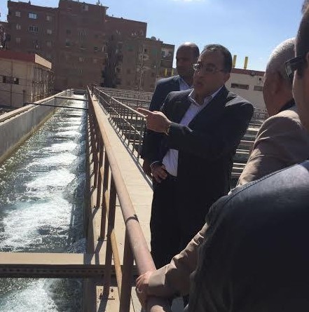 وزير الإسكان فى زيارة مفاجئة لمحطة مياه الفسطاط بالقاهرة (5)