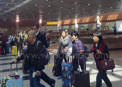 مجموعات سياحية آسيوية تصل مطار القاهرة(7)