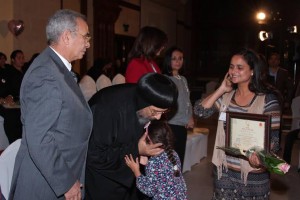 الأنبا ارميا يكرم أمهات الشهداء بالمركز الثقافي4