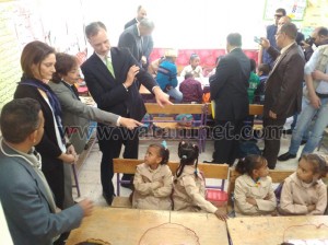 سفير أمريكا يزور مدرسة في قرية بصعيد مصر‬1