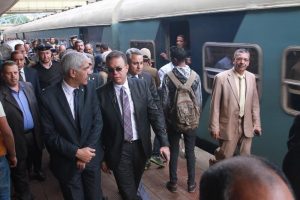 وزير النقل يتابع اجراءات تأمين المحطات والقطارات 3